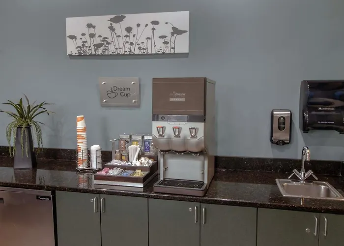 Quality Suites Lake Wright - Norfolk Airport